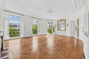 TRES BEL APPARTEMENT 6/7 PIECES 240.10 M2